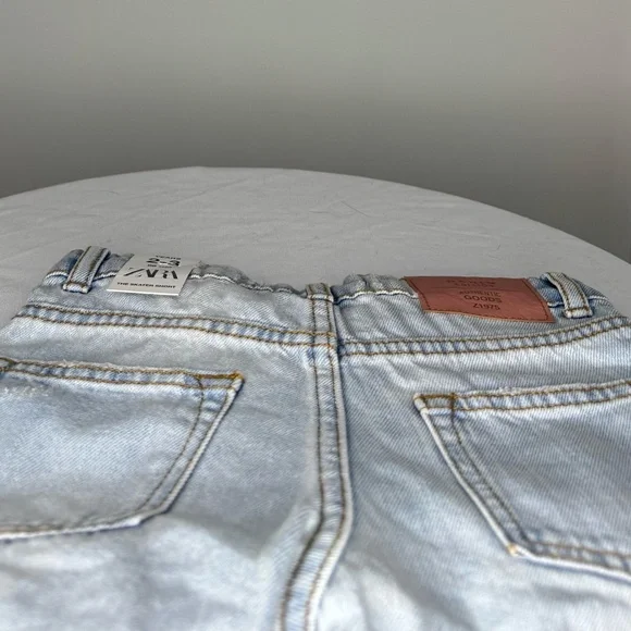 NWT Zara Kids "The Skater Short" Light Wash Denim - Size 2-3 - Picture 4 of 8